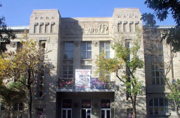 Անհի՛մն է, գործադուլ ենք սկսում. պատանի հանդիսատեսի թատրոնի տնօրենին հեռացրել են աշխատանքից (տեսանյութ)